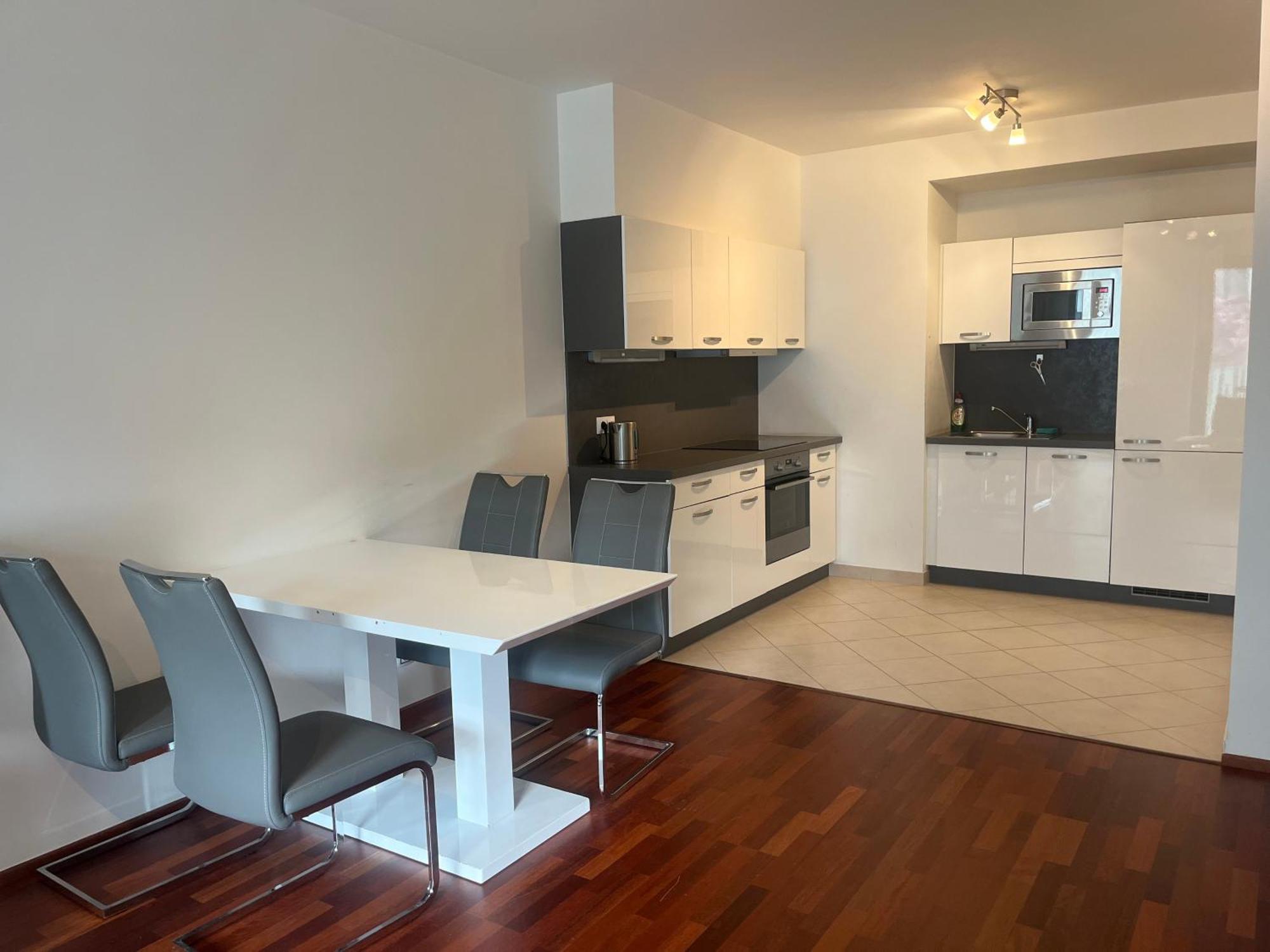 Garden Tower S Balkonem, Garaz Apartamento Praga